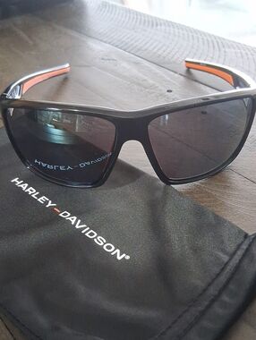 Harley-Davidson Men’s Black and Orange Sport Sunglasses